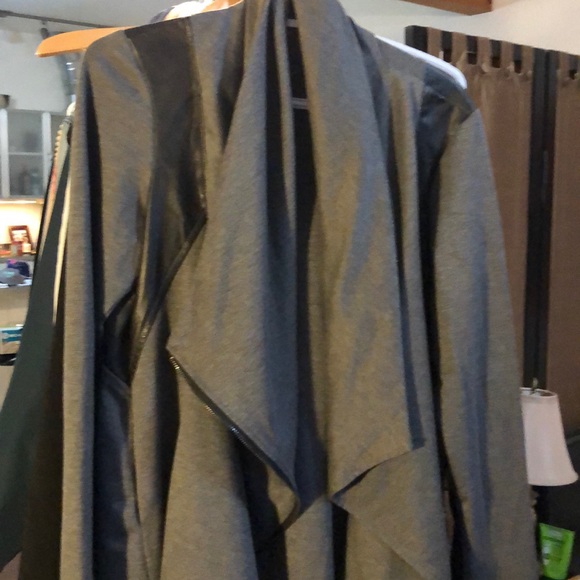 Sweet Rain Jacket with Vegan Leather Details - Picture 2 of 5